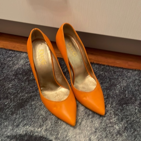 Vintage D&G orange heels - Picture 1 of 9